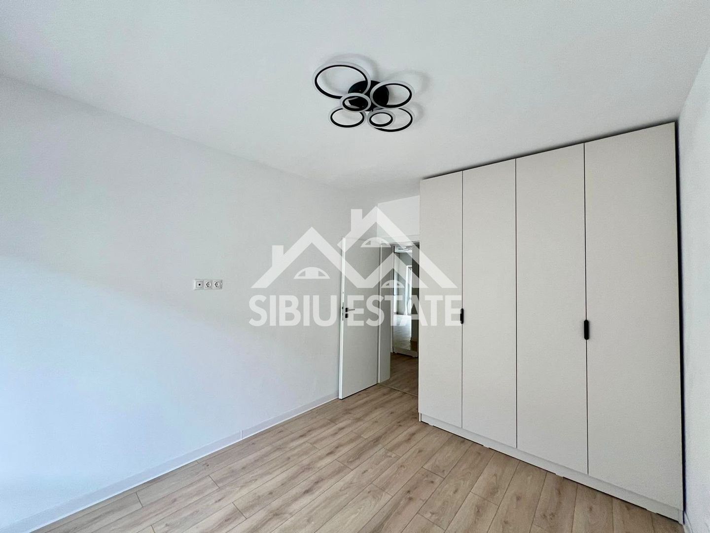 Apartament de lux – 3 camere, blacon si parcare - Poză 4