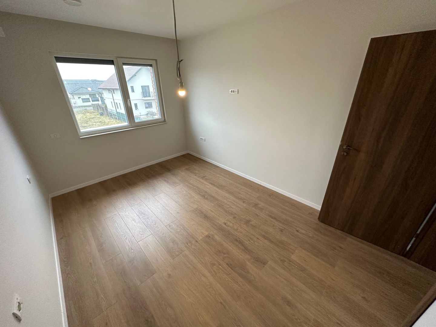 Duplex deosebit cu garaj și subsol - Poză 11