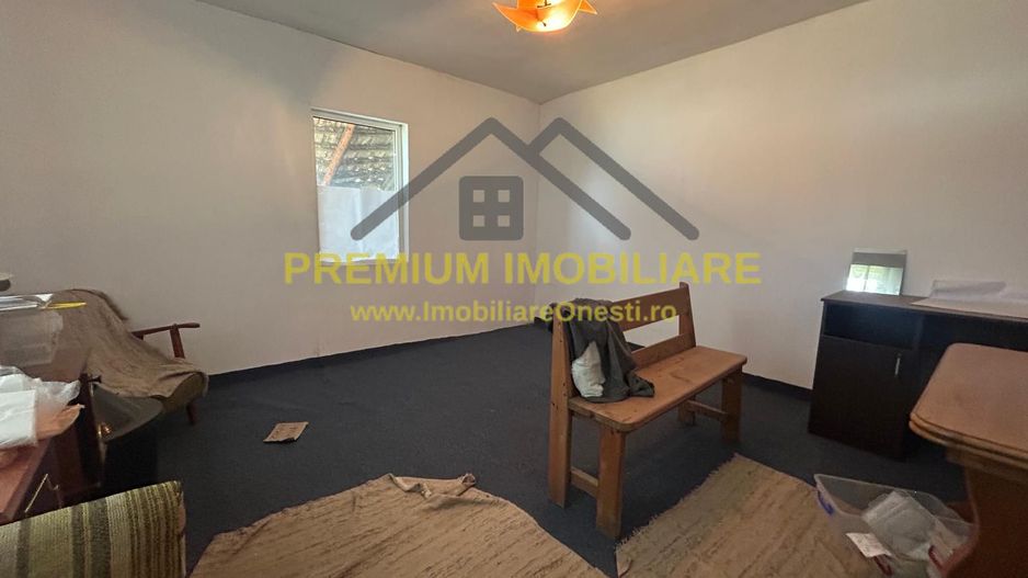 Casă de vânzare în centrul Oituzului, DN11 - Poză 6