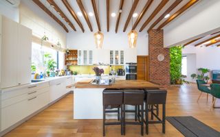 Resedinta spectaculoasa  – Vila exclusivista deschidere directa la lac - Poză 8