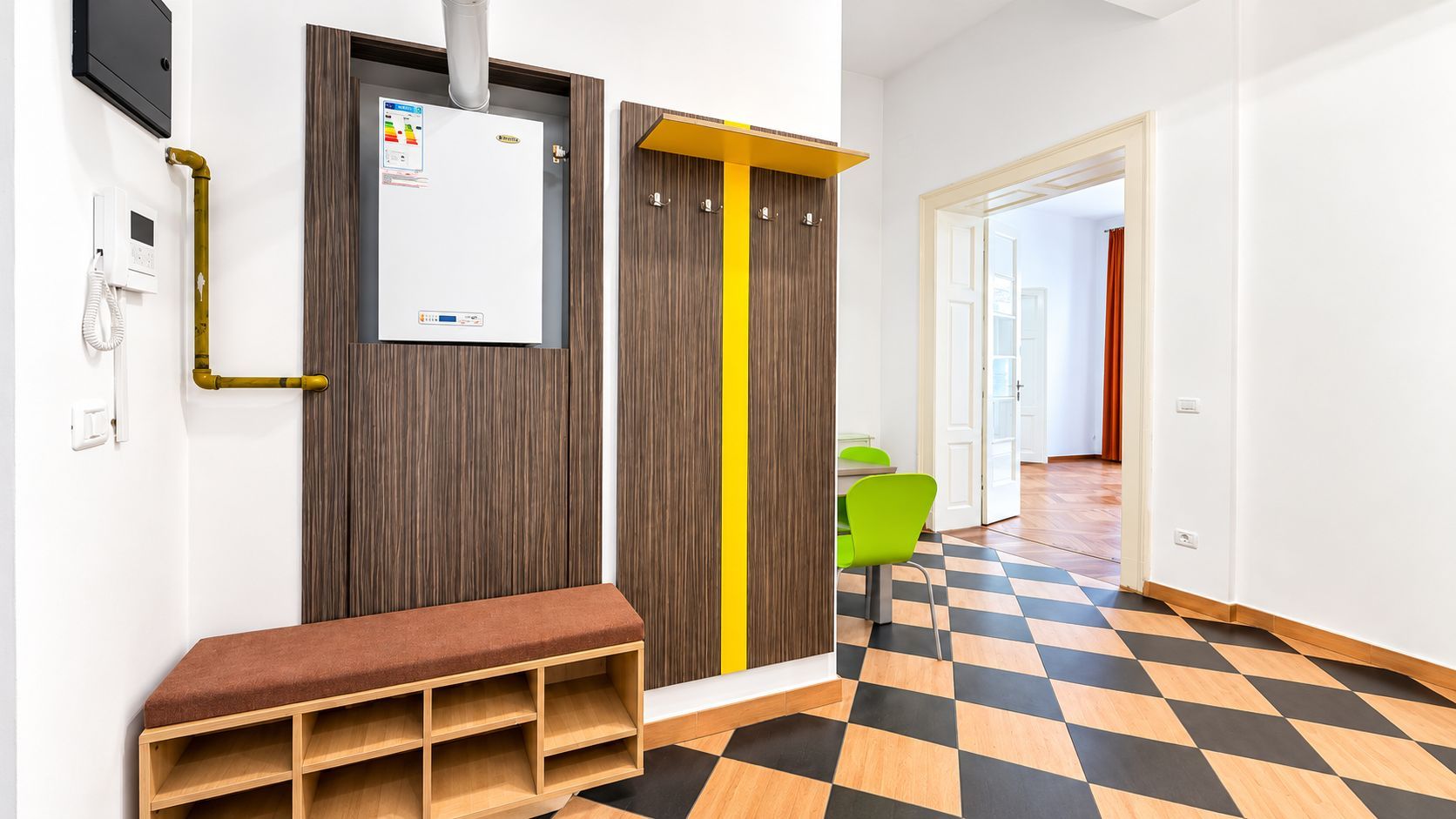 De vânzare/ închiriat Apartament istoric, 2 camere, Central Arad - Poză 2