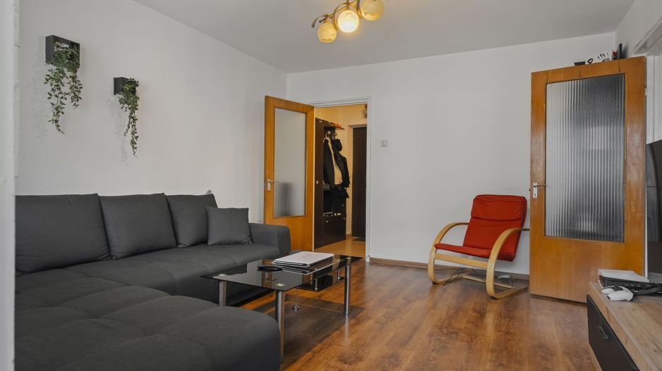 2 Camere, circular, 3/10, bloc Z, zonă foarte verde, metrou Favorit, Comision 0% - Poză 3