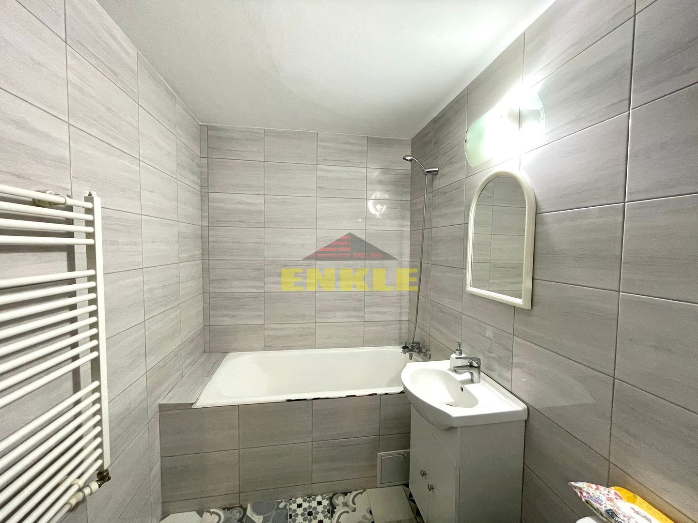 De vanzare apartament cu doua camere decomandat, zona Bazar - Poză 4