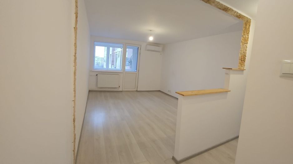 Apartament 2 camere, renovat , decomandat , metrou - Poză 1
