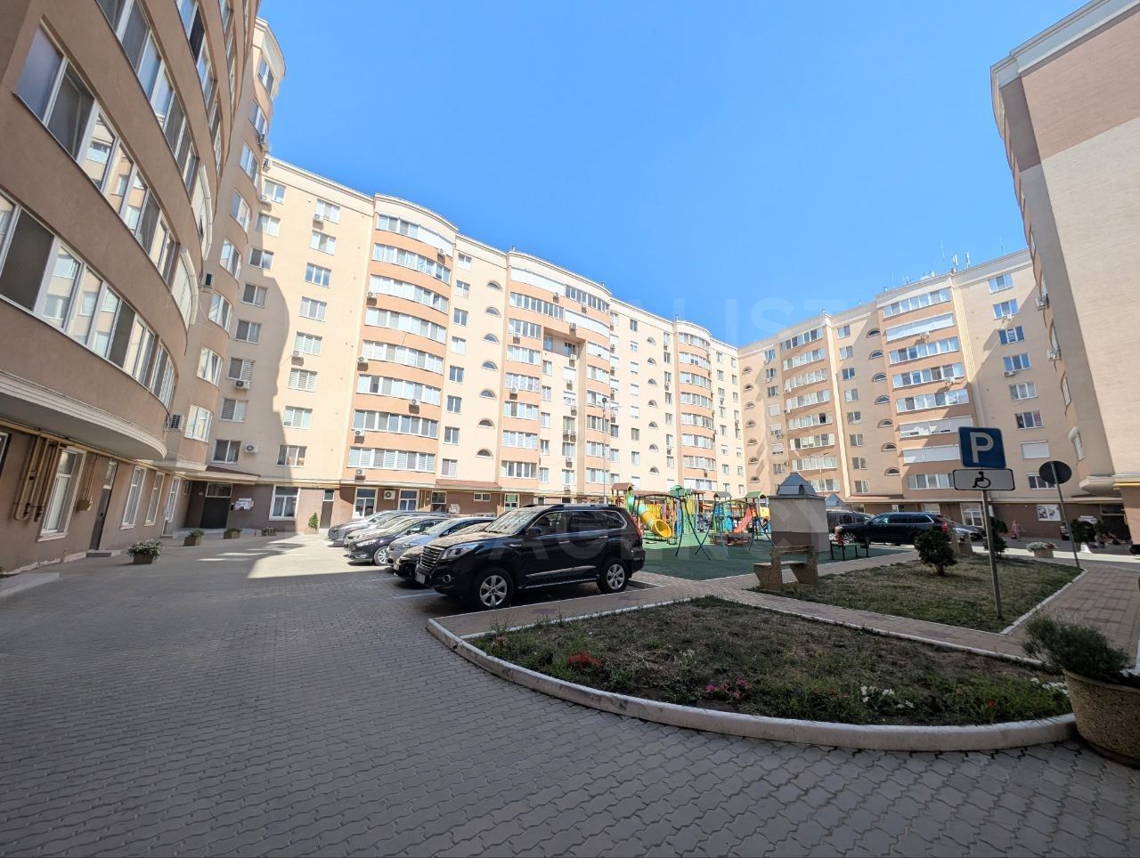 Chirie, apartament 3 camere, str. Alba Iulia, Buiucani - Poză 1