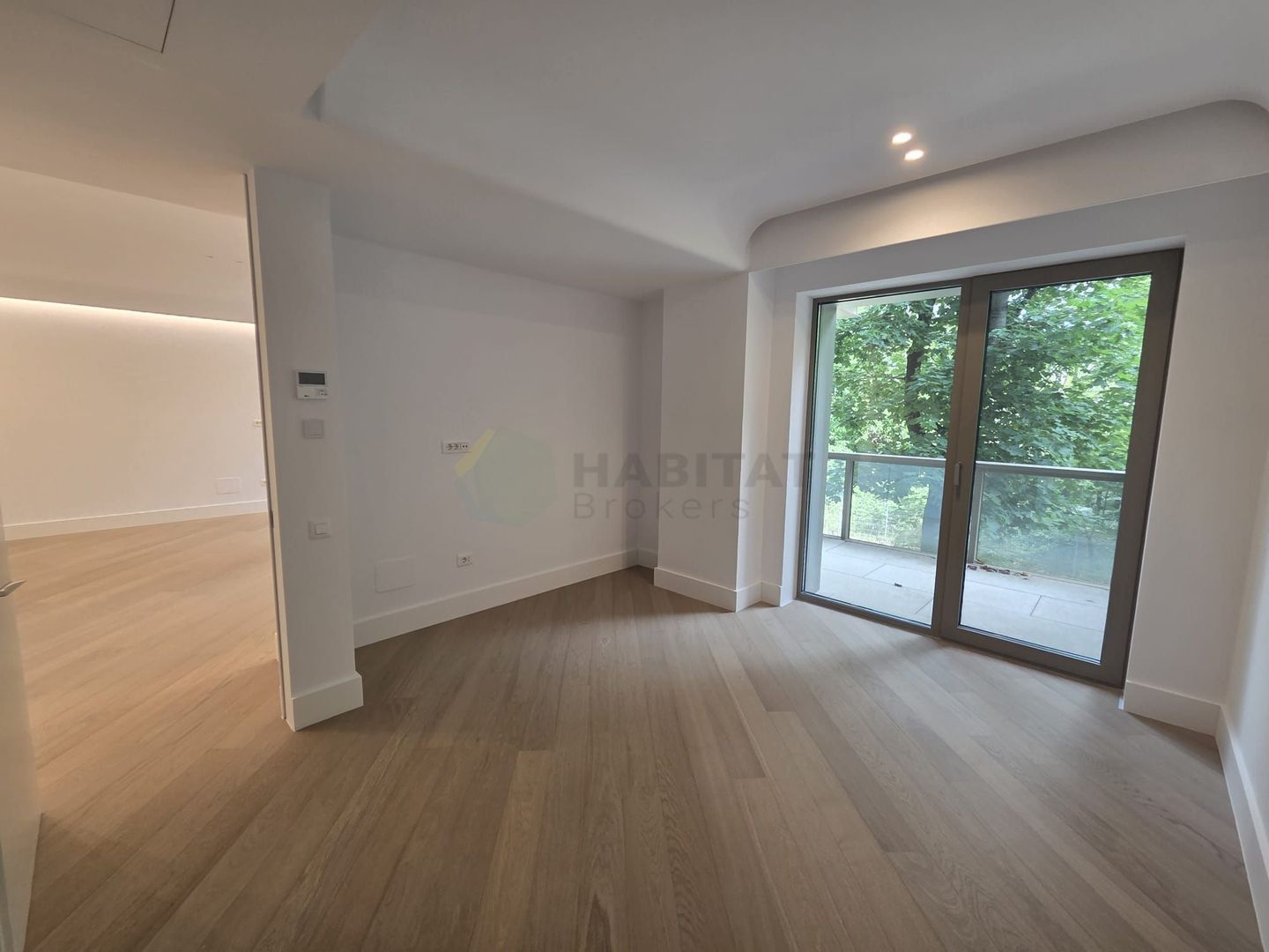 Cortina 126 – Erou Iancu- Nicolae Apartament 2 camere | Parcare inclusă | - Poză 4