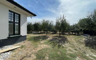 CASA CU 11 ARI TEREN - DRUM PRIVAT - LIVADA - Poză 2