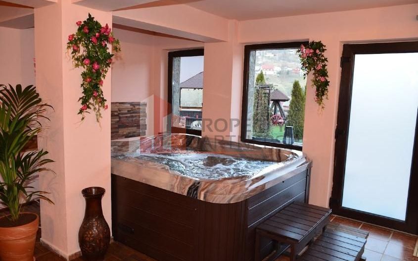 Pensiune la cheie de vânzare în Bran – Afacere cu 10 camere plus piscina - Poză 15