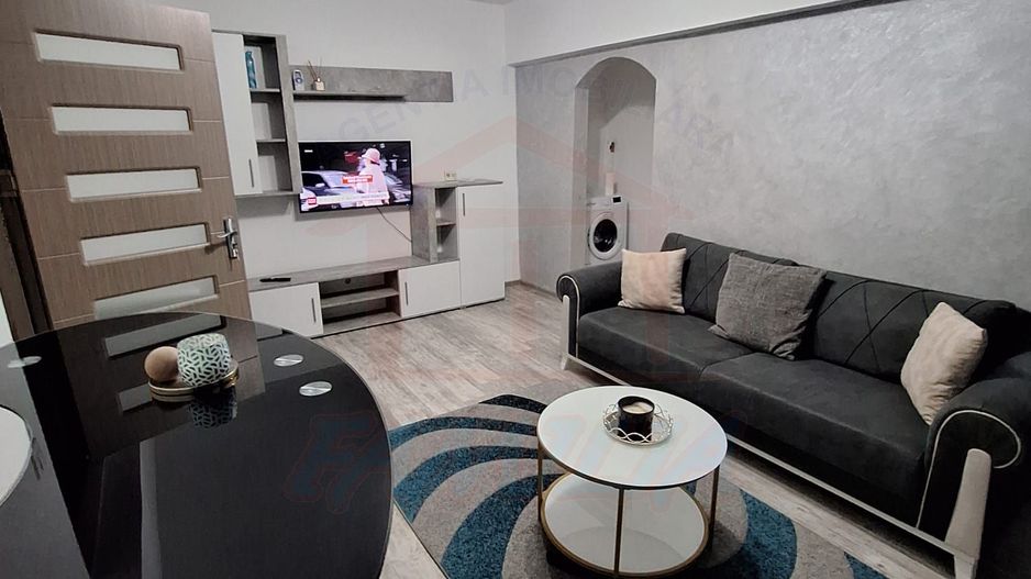 Închiriez apartament în zonă centrală – Galați - Poză 1