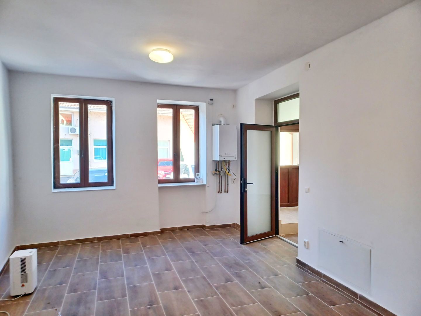 Birou, ultracentral, Oradea, 70 mp, parcare. 700 E/lună. Comision 0 - Poză 2