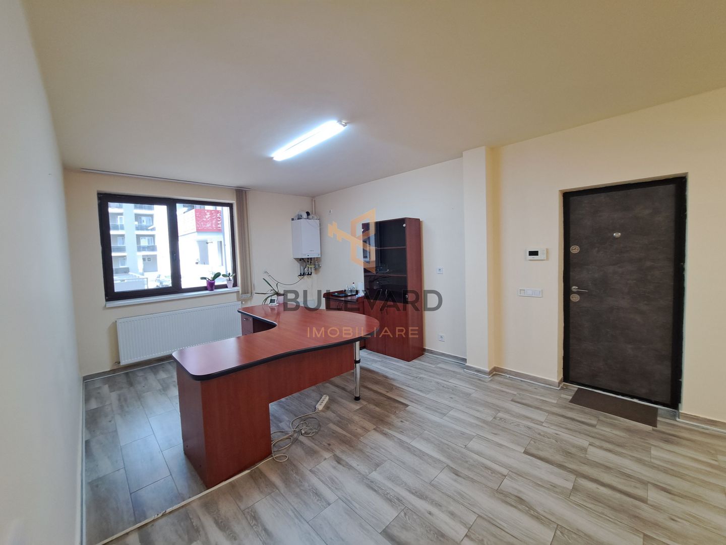 Spatiu de birouri, zona Metro! - Poză 1