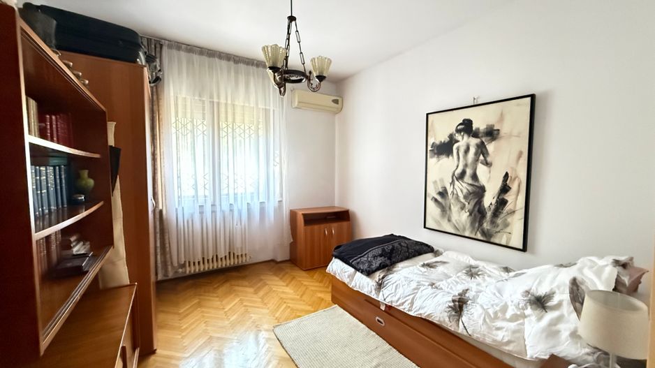 De vanzare 4 camere, curte exclusivă 250 mp, Str. Uruguay - Bucuresti - Poză 11