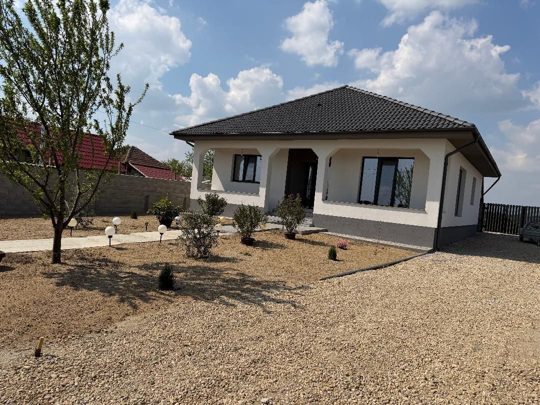Casa noua in localitatea Carandeni - Poză 2