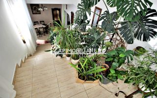 Casa 8 camere,4 bai,482mp,1.100mp teren,2 garaje,0% comision - Poză 20