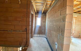 Casă individuală de vânzare | Dispunere pe 2 niveluri | Dezmir - Poză 8