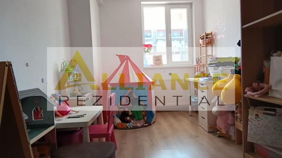 Apartament 3 camere de vanzare - Poză 3