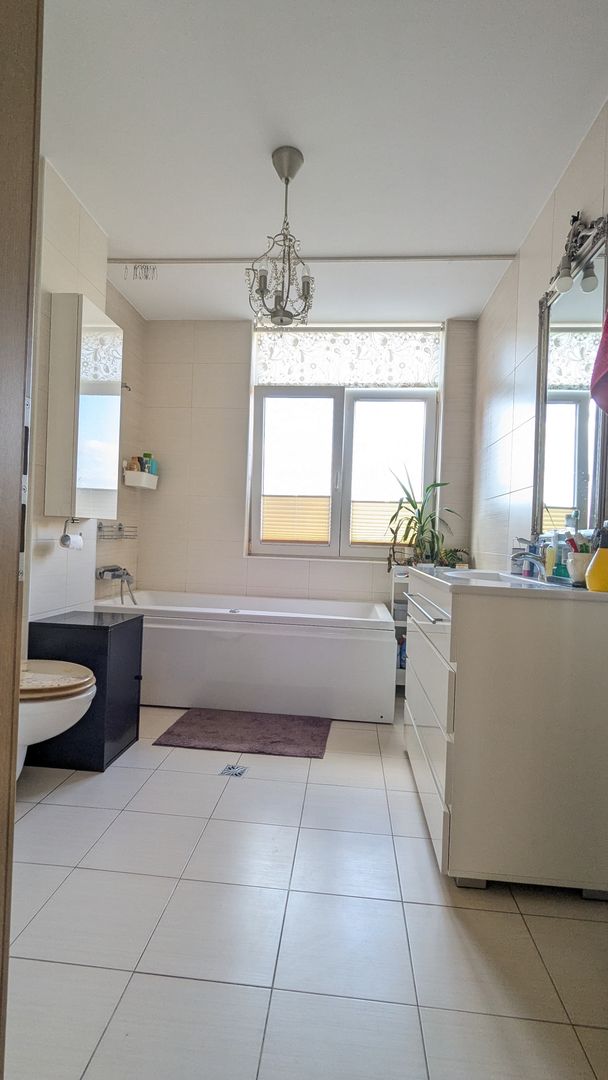 Apartament spatios 100 mp cu lift si 50 mp de terase - Poză 17