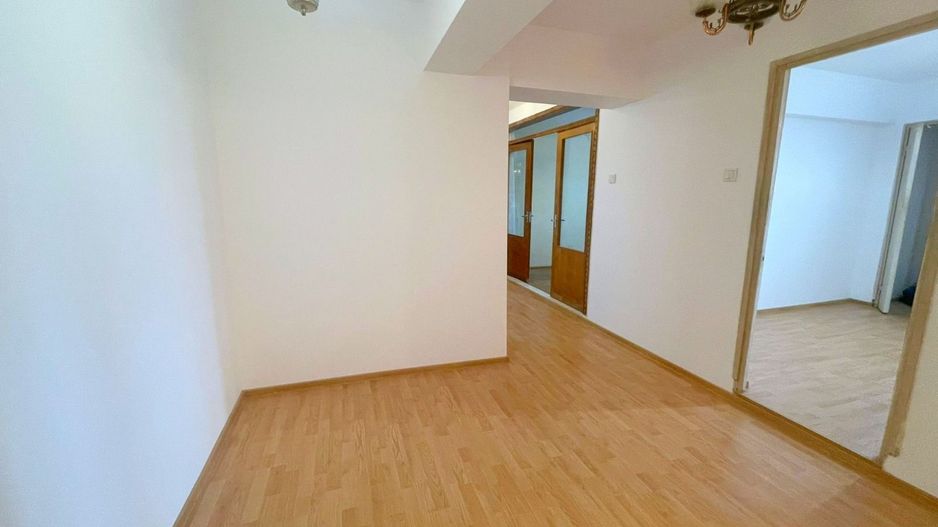 De vanzare – Apartament 3 camere   -R-uri -  Mazepa 1 - Poză 5