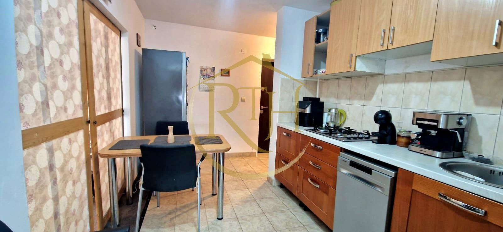 Vand apartament cu 2 camere plus 2 locuri parcare, zona Soarelui - Poză 9