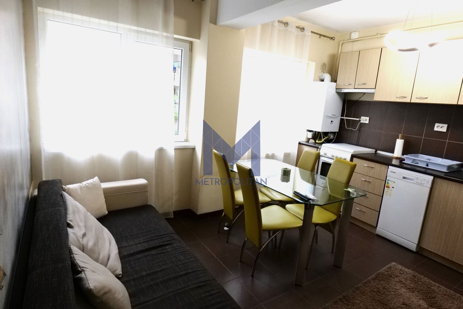De închiriat apartament luminos 3 camere - Poză 2
