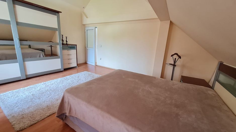 Casă cu teren generos pretabila pentru afacere - Poză 24