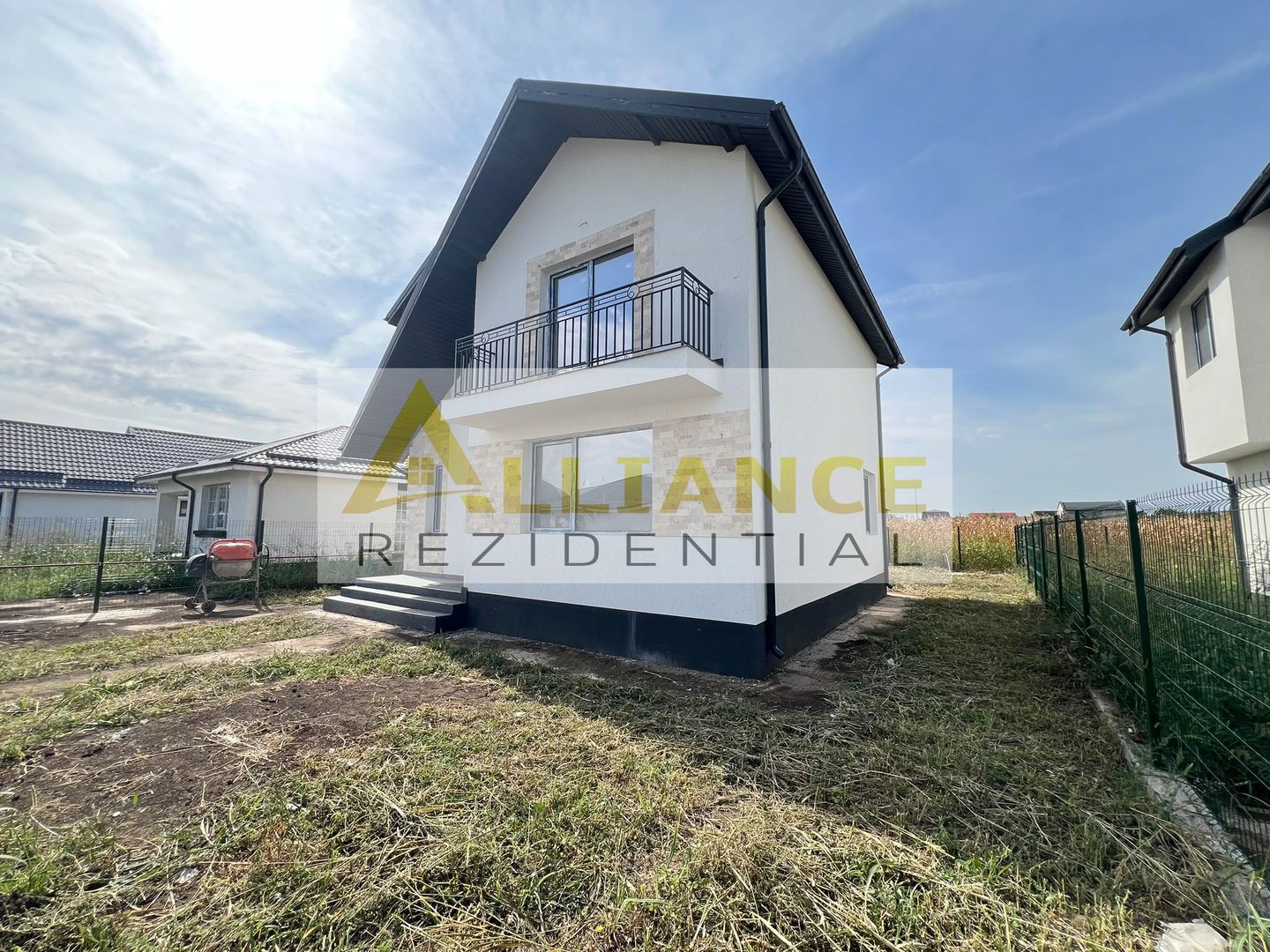 Vila de vanzare-4 camere-2 bai-Teren 350 MP - Poză 2
