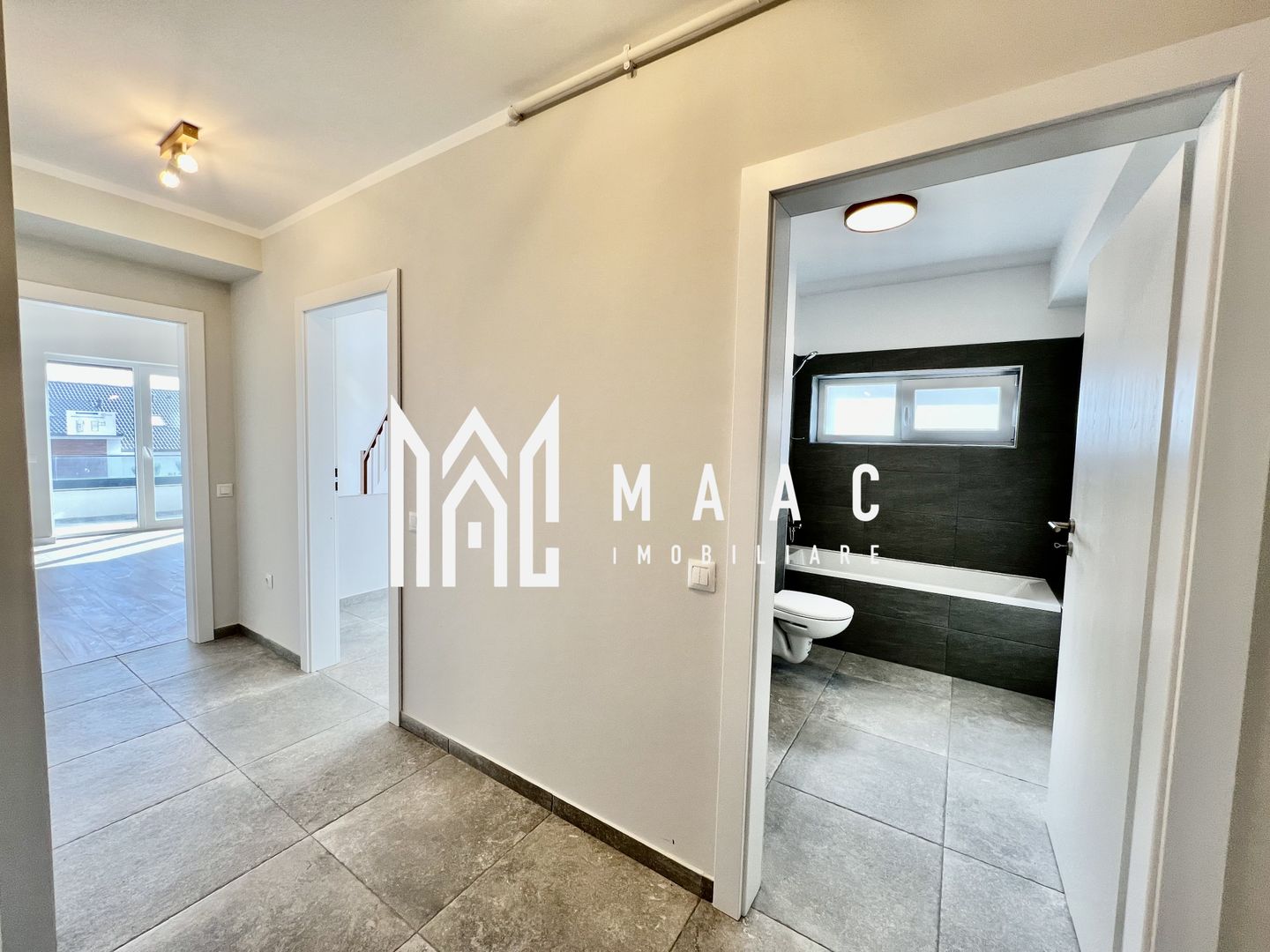 Apartament 4 camere | Balcon | 2 Bai | Parcare - Poză 8