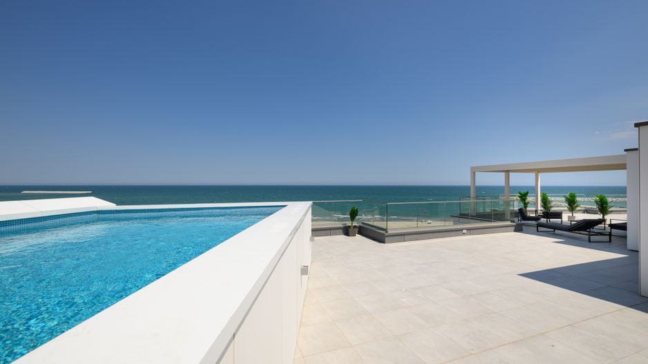 PENTHOUSE CU PISCINA, VEDERE PANORAMICA LA MARE/FALEZA OLIMP - Poză 4