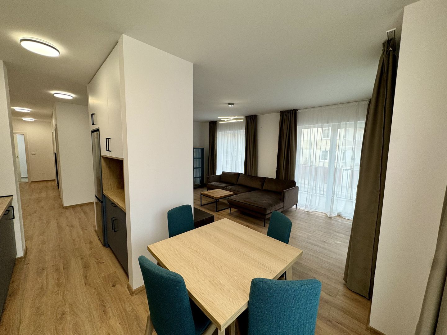 Apartament 3 camere nou | Sfantul Gheorghe zona centrala - Poză 4