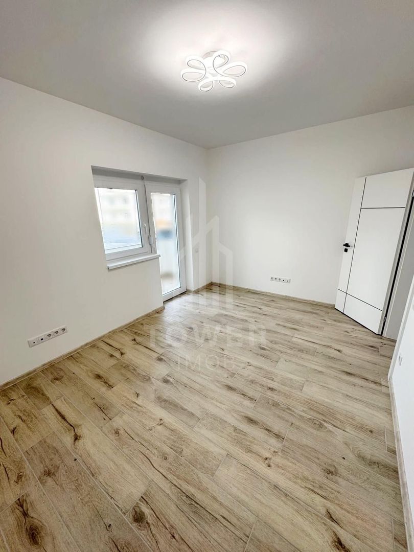 Apartament 3 camere de vânzare - Poză 1