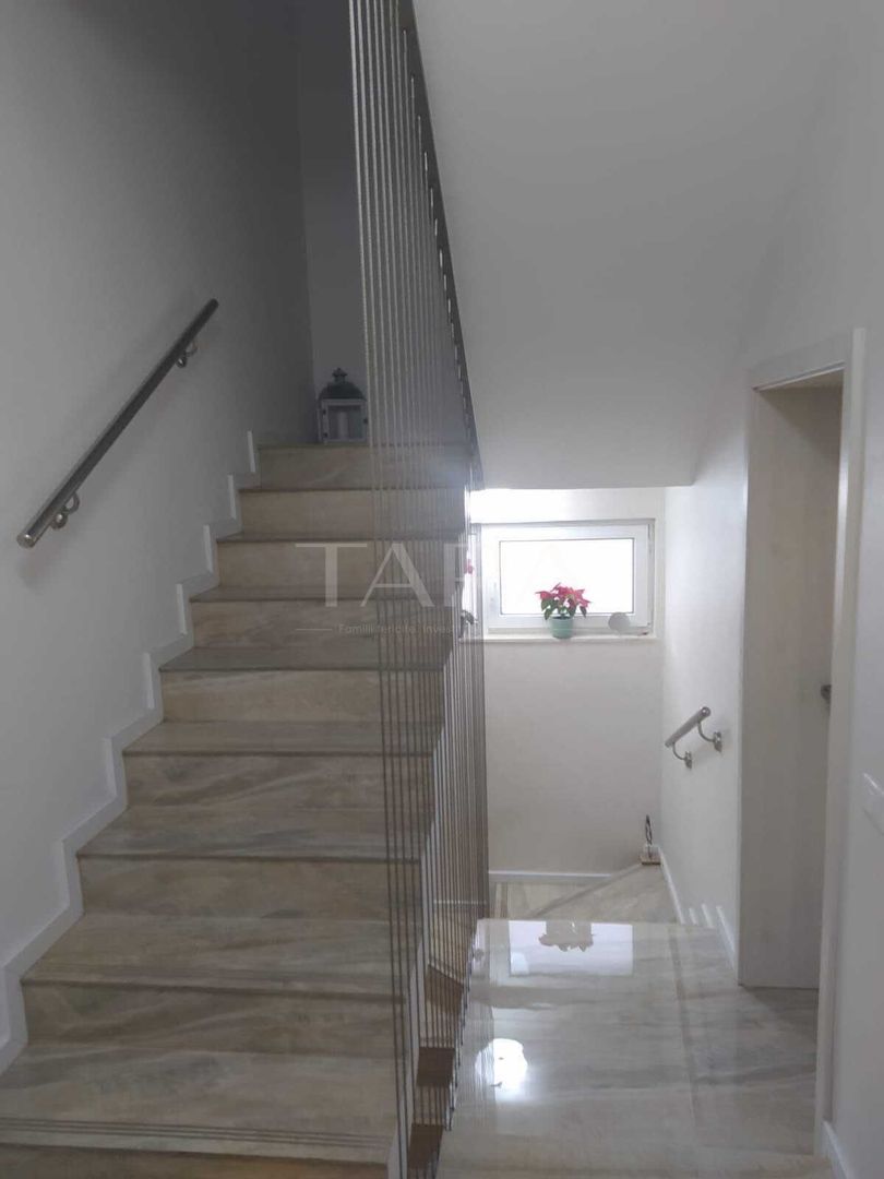 Casa premium în Cartier Europa, curte privată și terase superbe - Poză 1