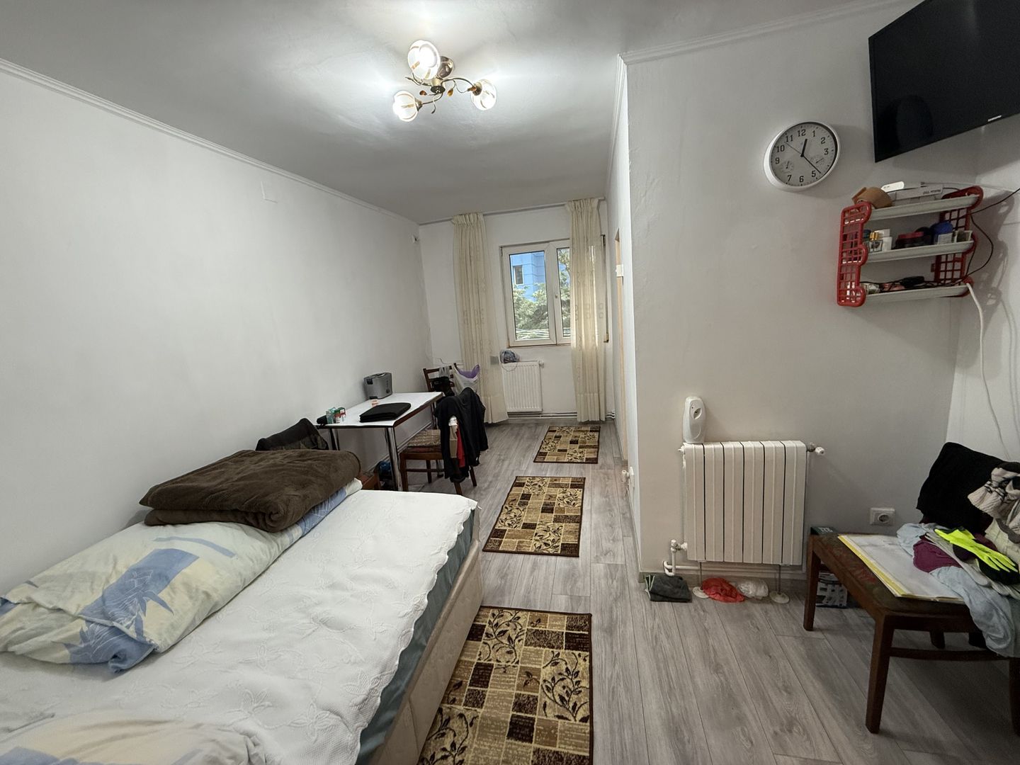 Garsonieră 24 mp - renovată, mobilată și utilată complet - Campina - Poză 2