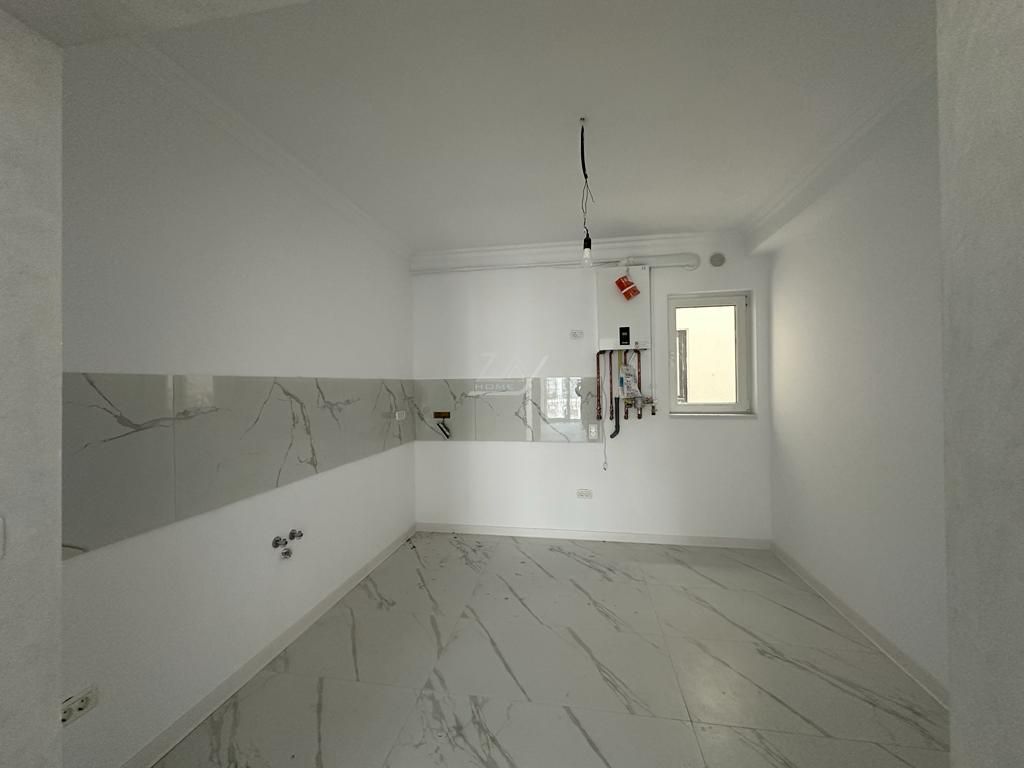 Decomandat. Etaj 1. Balcon mare. Loc de parcare. - Poză 3