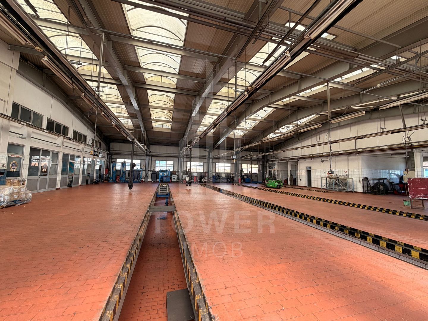 Hala industrială+spații administrative- Str. Tractorului - Poză 1