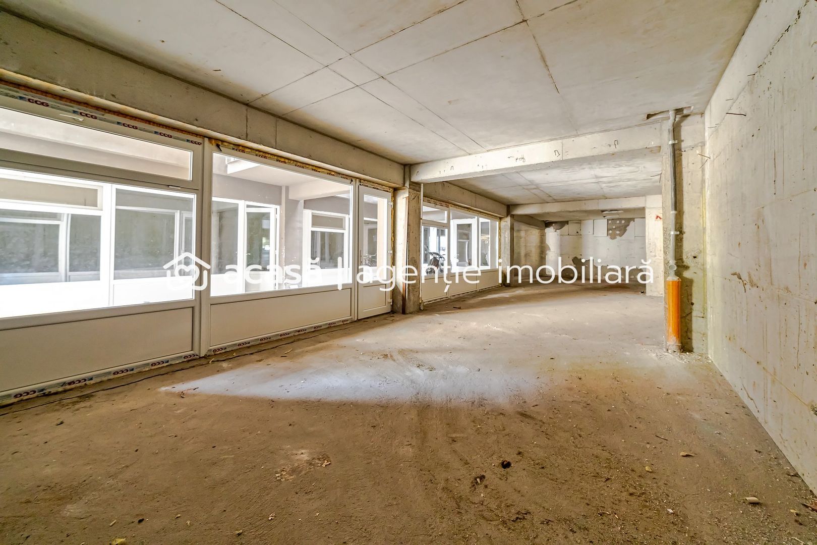 Spațiu comercial amplu și versatil - Poză 5