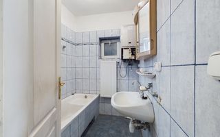 Casă cu teren generos la graniță cu România - Poză 4