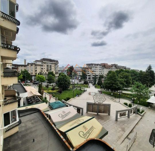 Apartament 3 camere, decomandat, ultracentral, perioada lunga, Campina - Poză 1