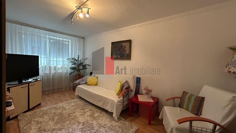 APARTAMENT 3  CAMERE - Poză 1