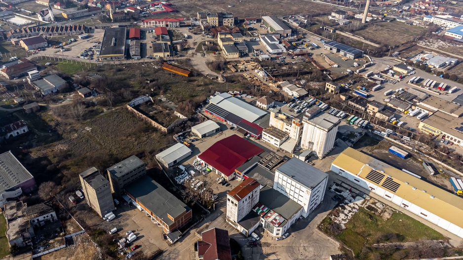 Platforma industriala 3552 mp hale beton si 9883 mp teren - Poză 9