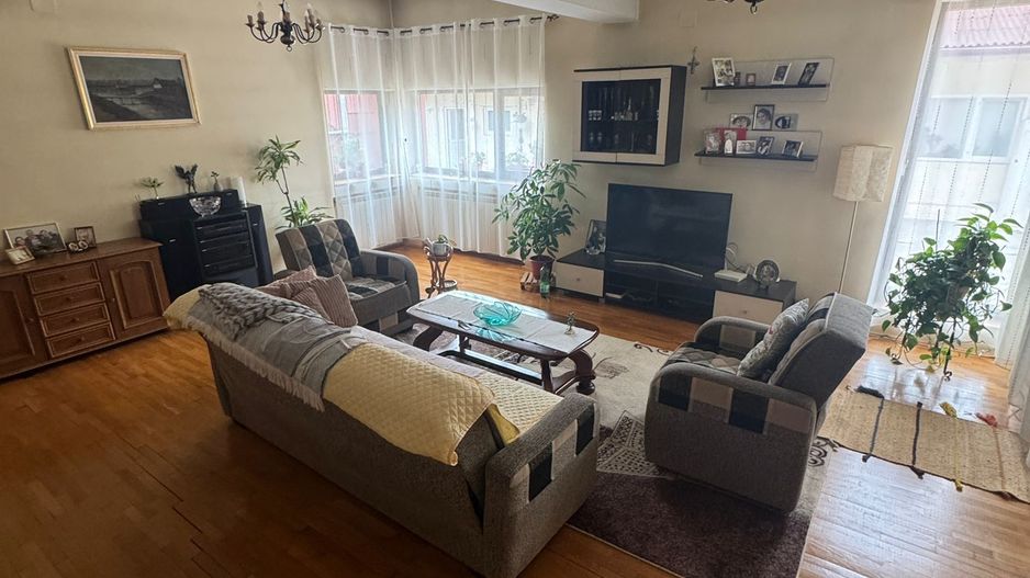 Casa de închiriat 7 camere Sector 4, ideal pentru clinica, gradinita - Poză 26