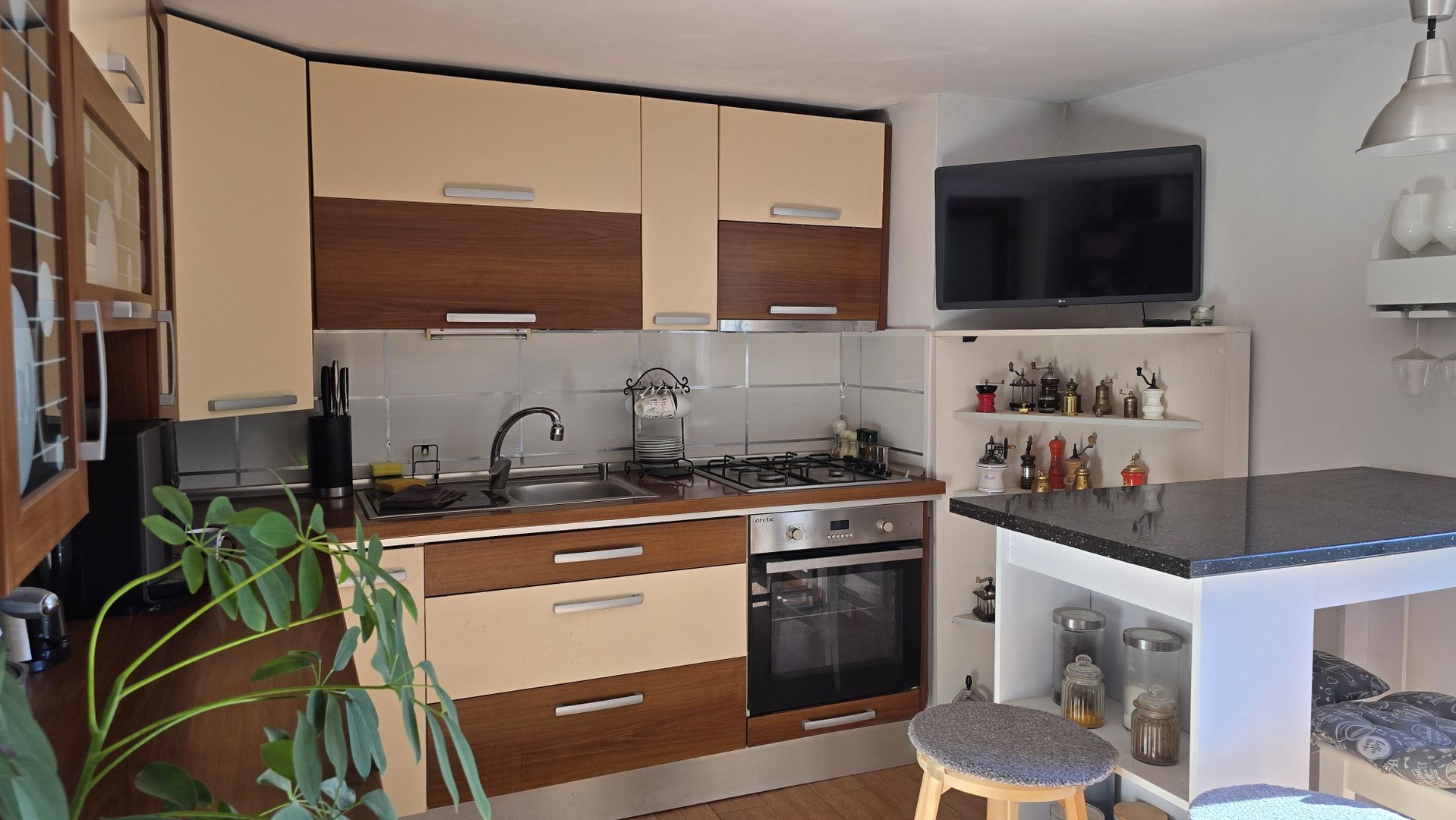 Casă spațioasă cu 6 camere în Triaj preț ajustat - COMISION 0%🌿🏡 - Poză 5