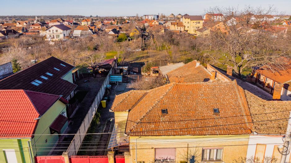 Casă cu teren generos în Pârneava - Poză 1