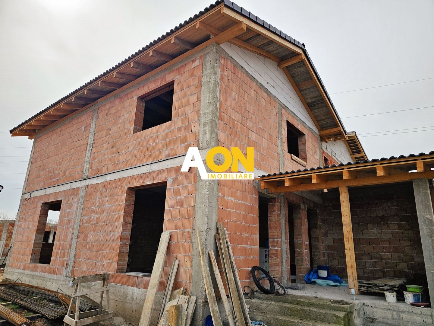 Casa la rosu, 4 camere, 3 bai, 339 mp teren, zona Valea Popii - Poză 2