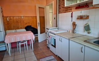Apartament cu 3 camere si garaj in zona centrală - Poză 18