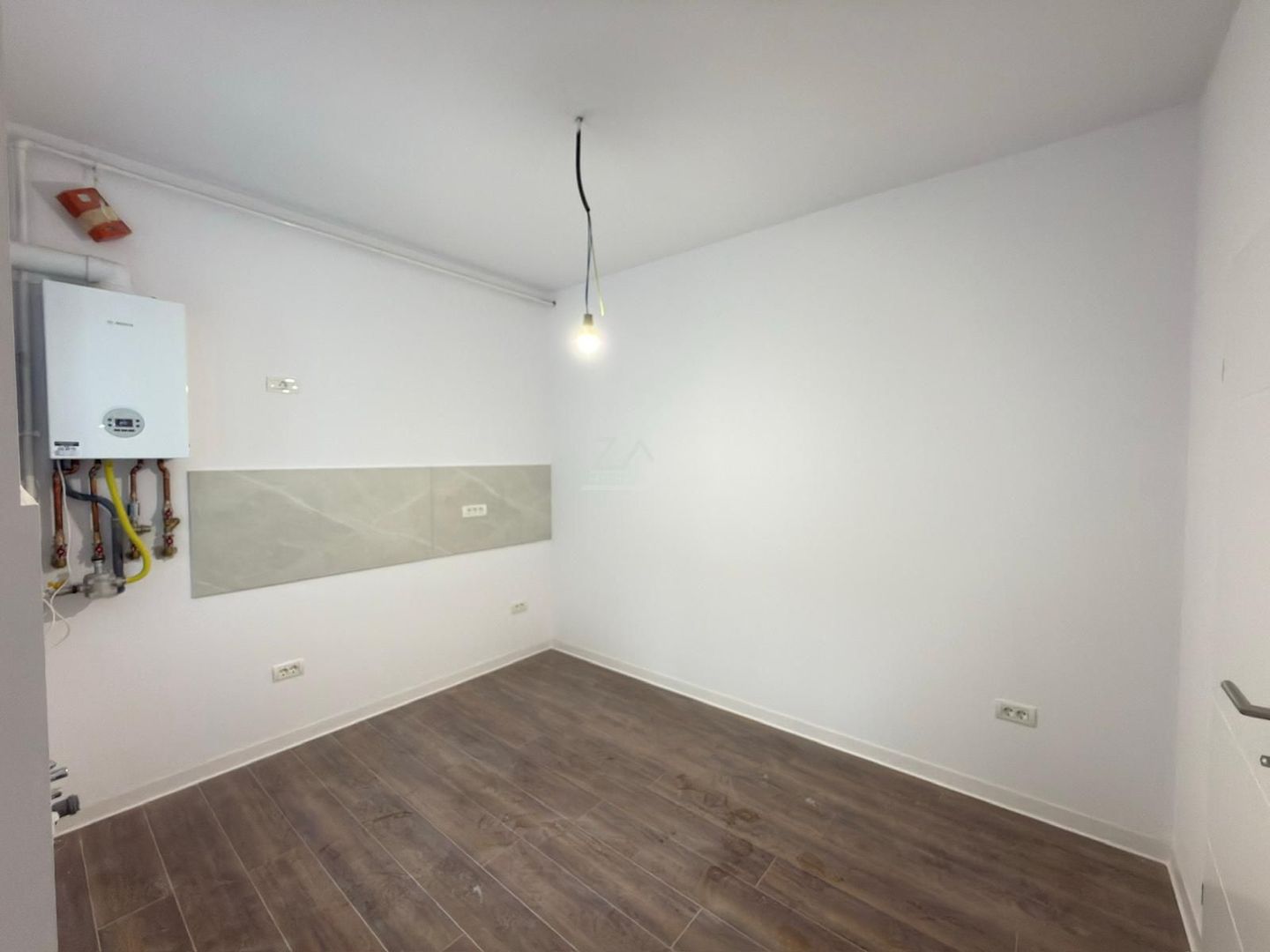 Bloc finalizat. Decomandat. 2 balcoane. Spatiu pod. - Poză 6