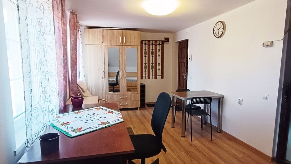 Garsoniera mibilata si utilata,central langa baza colinei - Poză 1