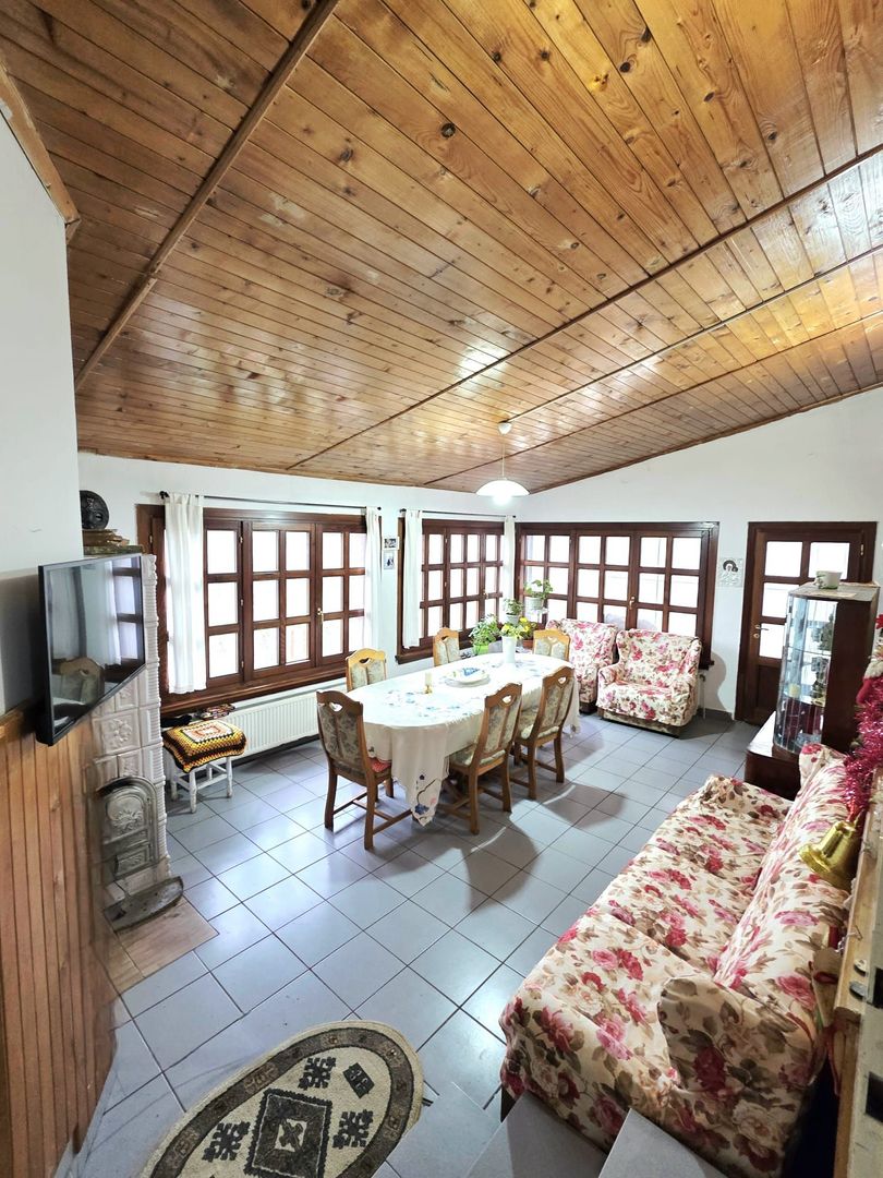 DE VANZARE CASA 5CAMERE ZONA CENTRALA TALMACIU - Poză 2