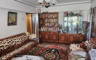 Apartament cu 3 camere zona Centru/Bazar ~ etaj 3 ~ cu imbunatatiri - Poză 8