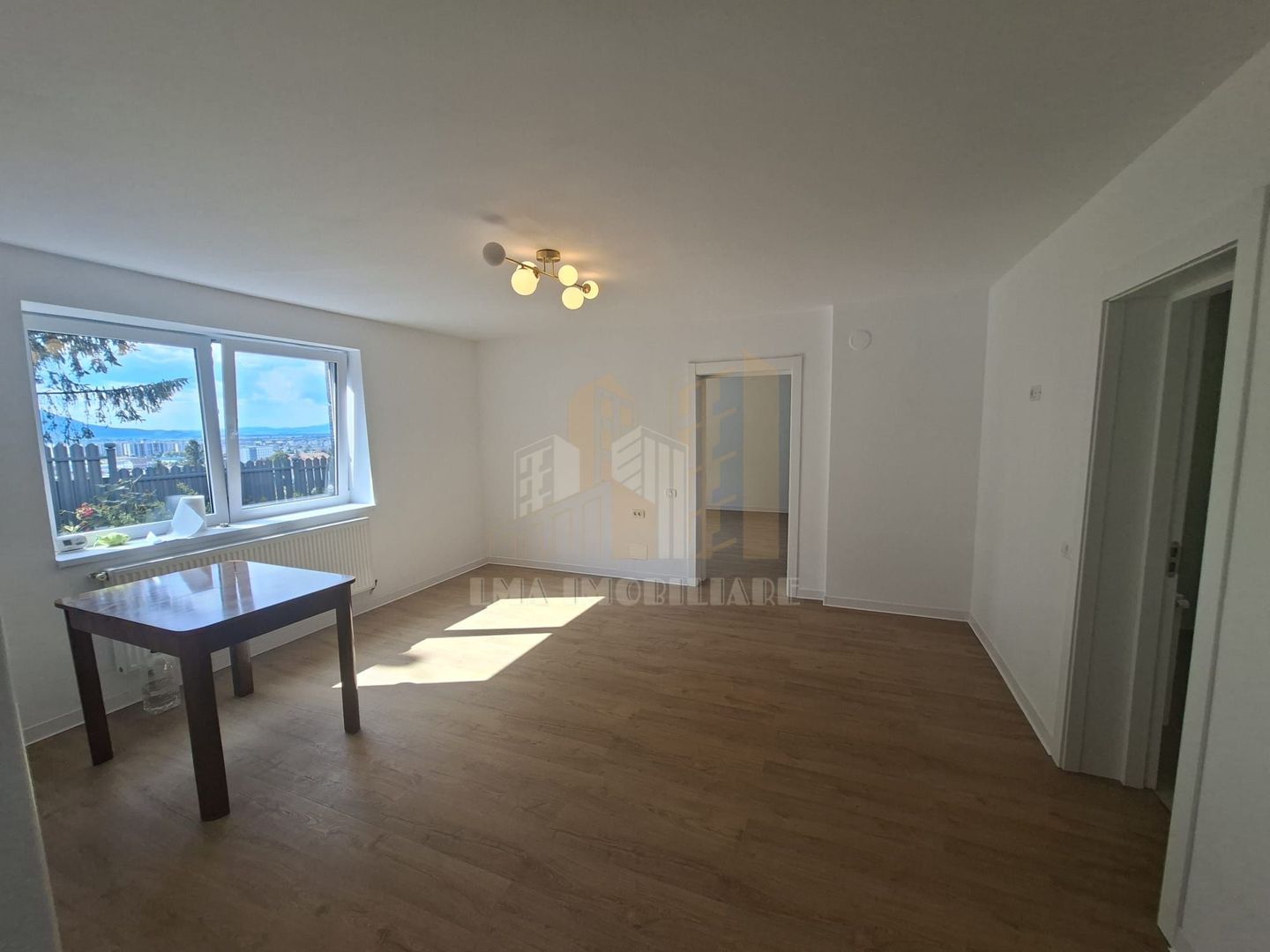 Apartament 2 camere semidecomandat Brasovul vechi - Poză 9