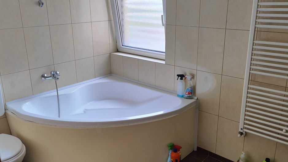 Vila spatioasa ideala pentru diferite activitati sau ptr.locuit -NEMOBILATA - Poză 13